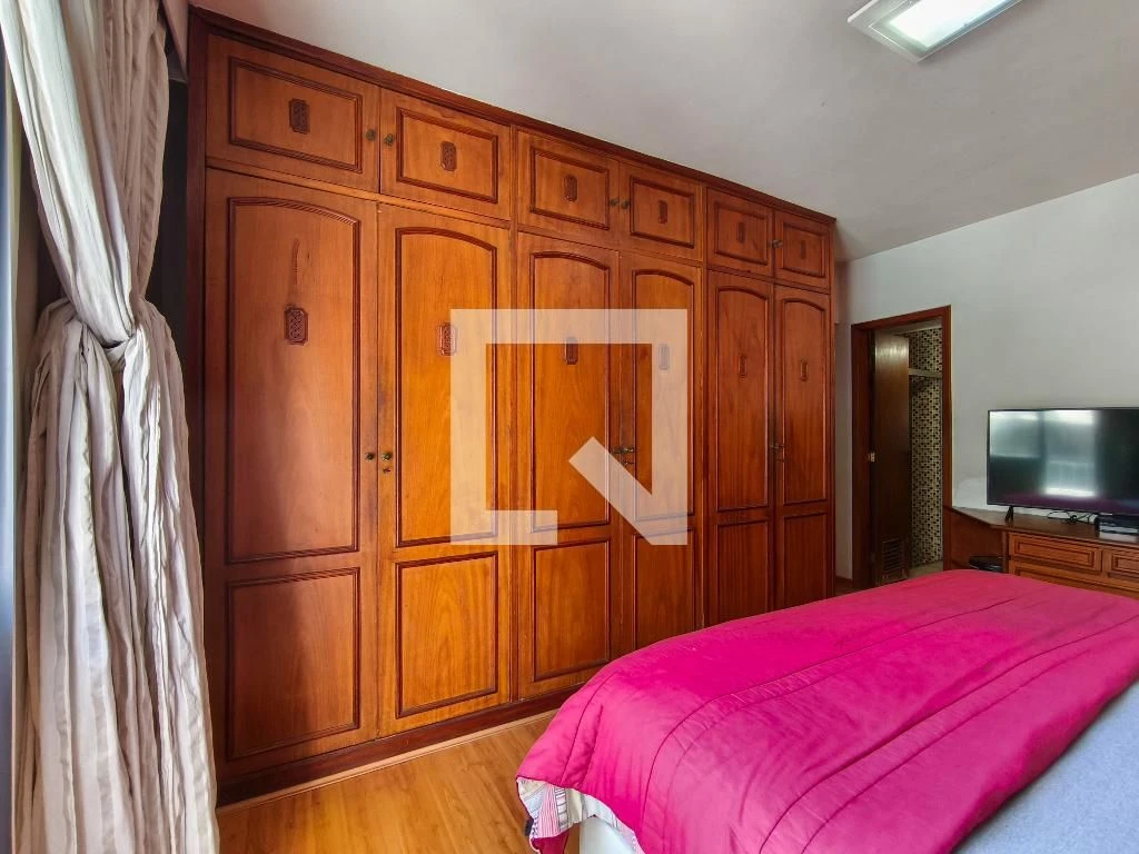 Furnished 4-bedroom apartment with balcony — photo 45