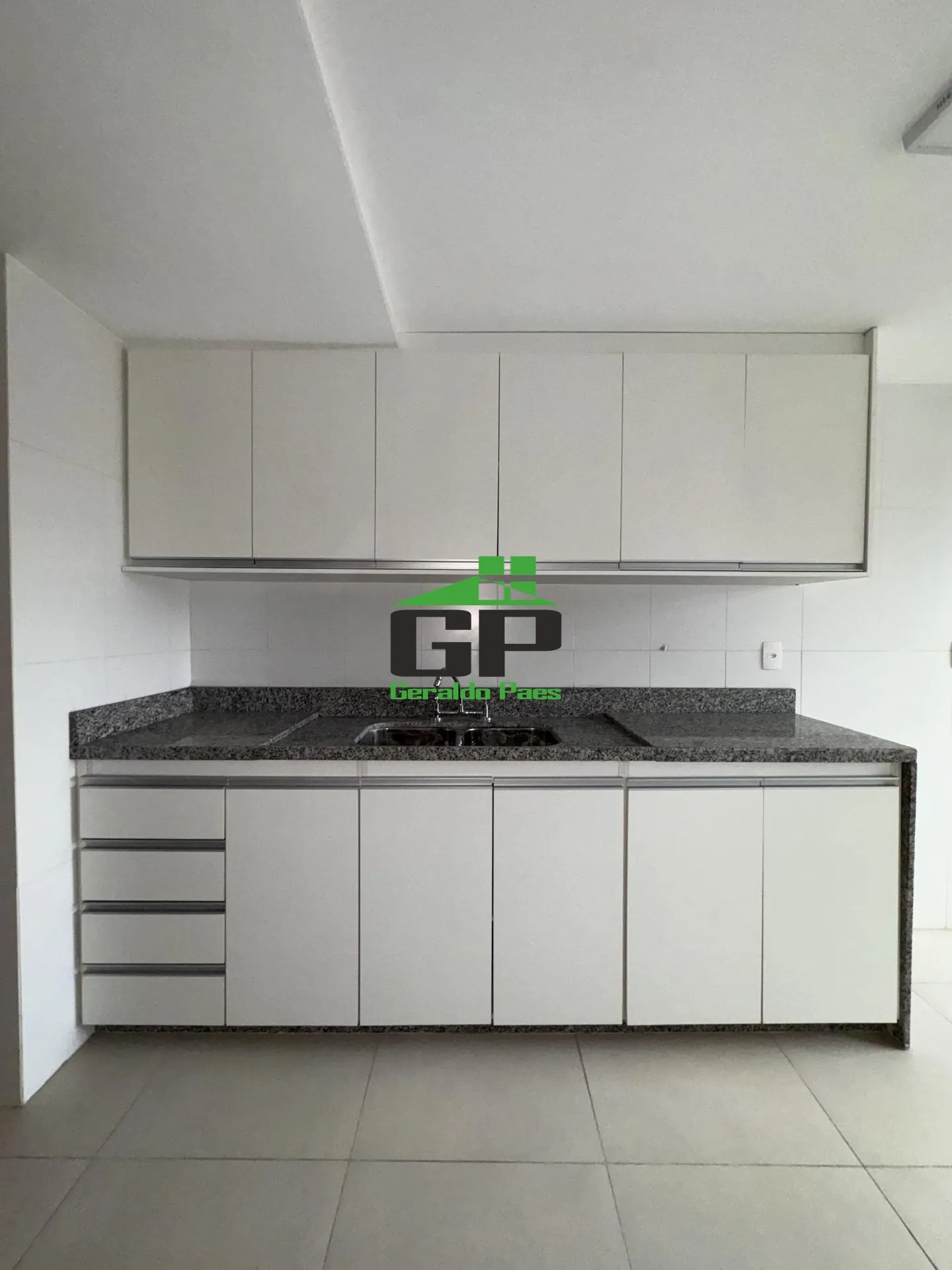 Квартира с 3 спальнями и 2 парковочными местами — photo 32