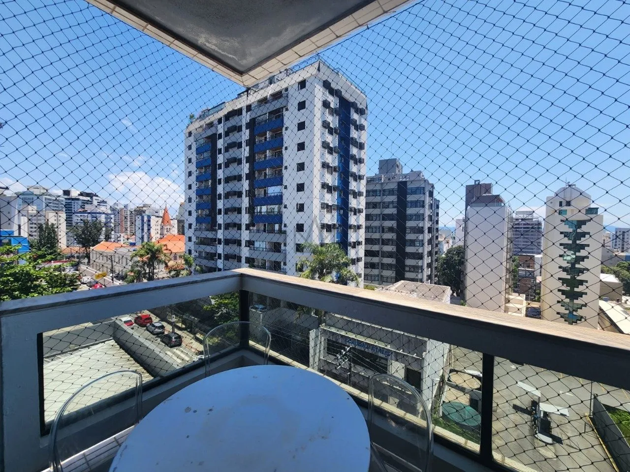 4-bedroom apartment in a building with a gym — photo 9