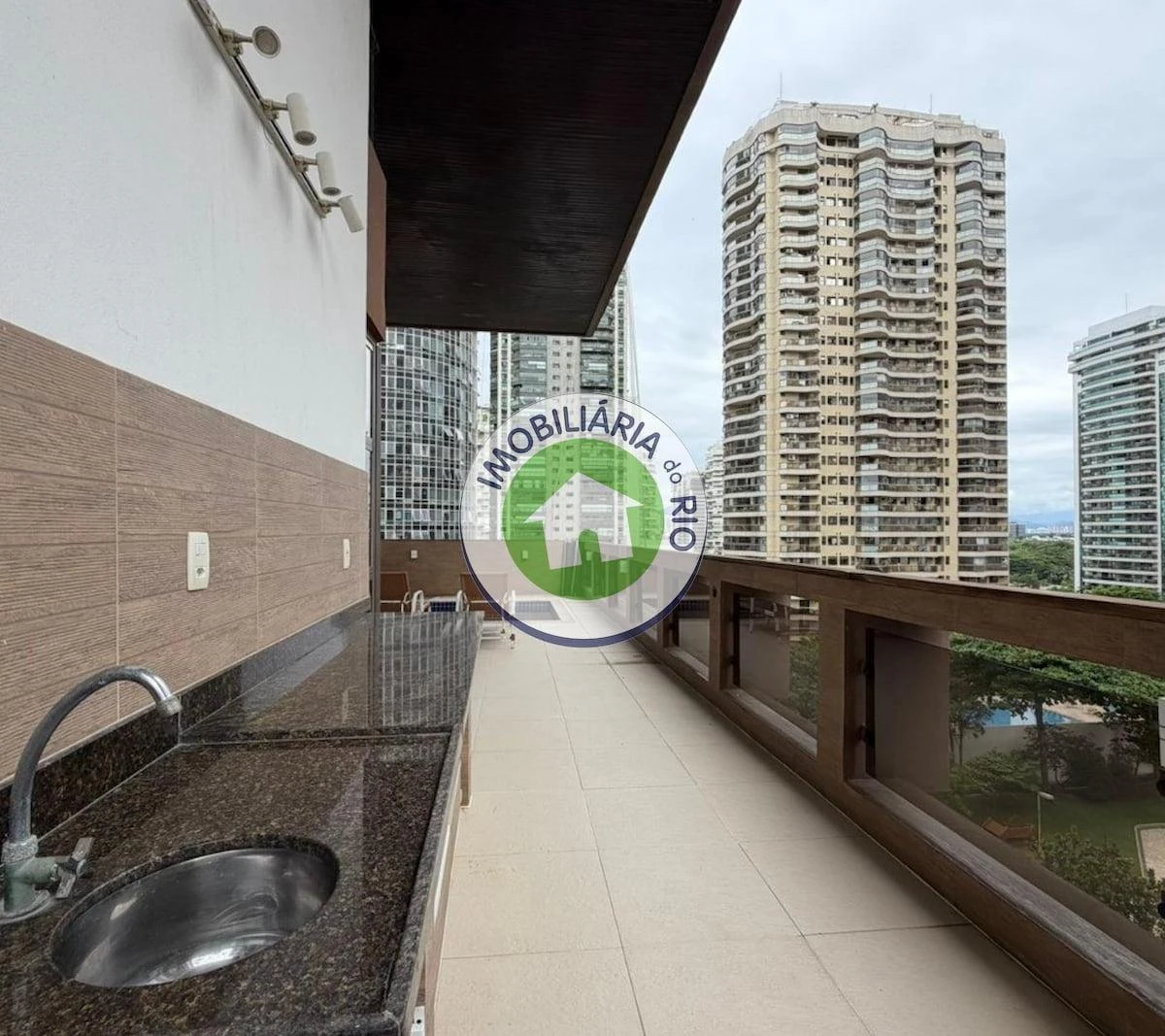 4-bedroom rental with 5 bathrooms and water views — photo 21