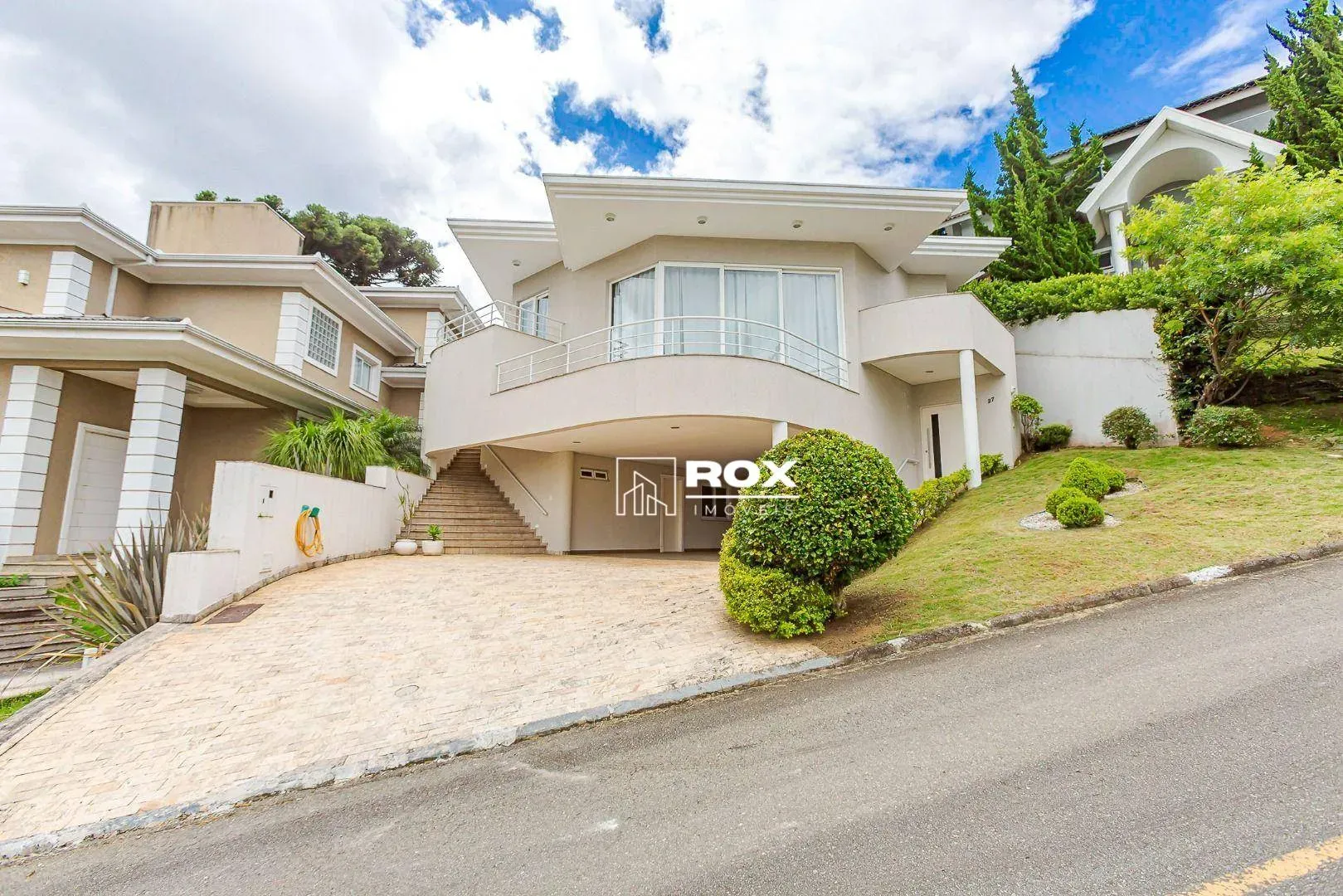 Unfurnished 598 m² house with 6 parking spaces — photo 2