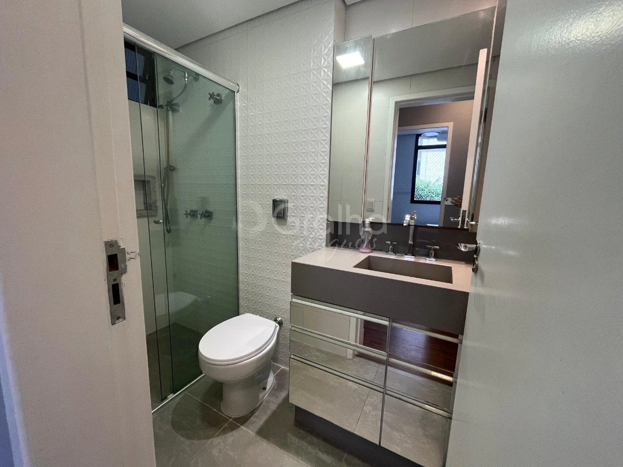 Apartamento com piso de madeira ou laminado, Centro — photo 20