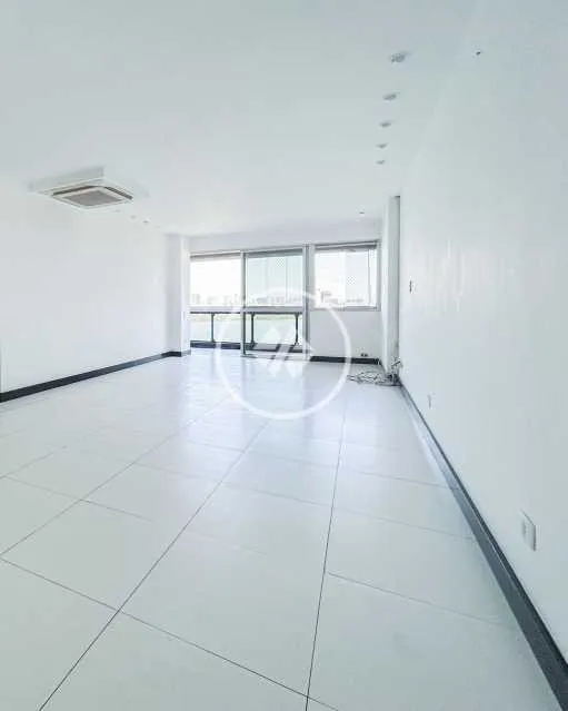 3-bedroom apartment with 2 en-suite baths and balcony — photo 12