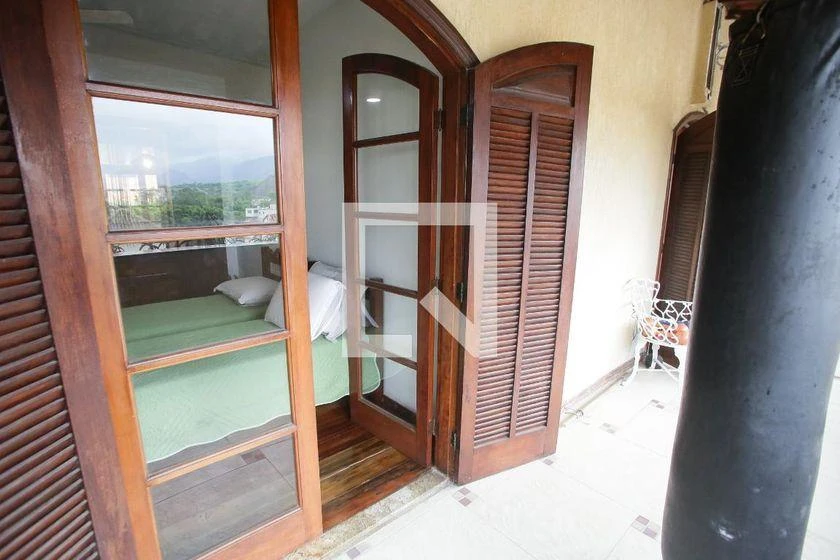Furnished 400 m² house with 4 bedrooms and 4 bathrooms — photo 38