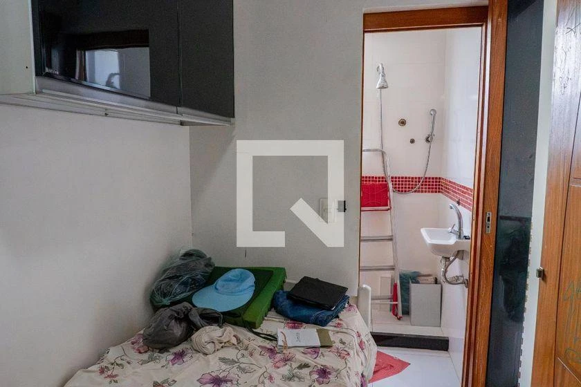 Furnished apartment with 4 bedrooms and 200 m² — photo 45