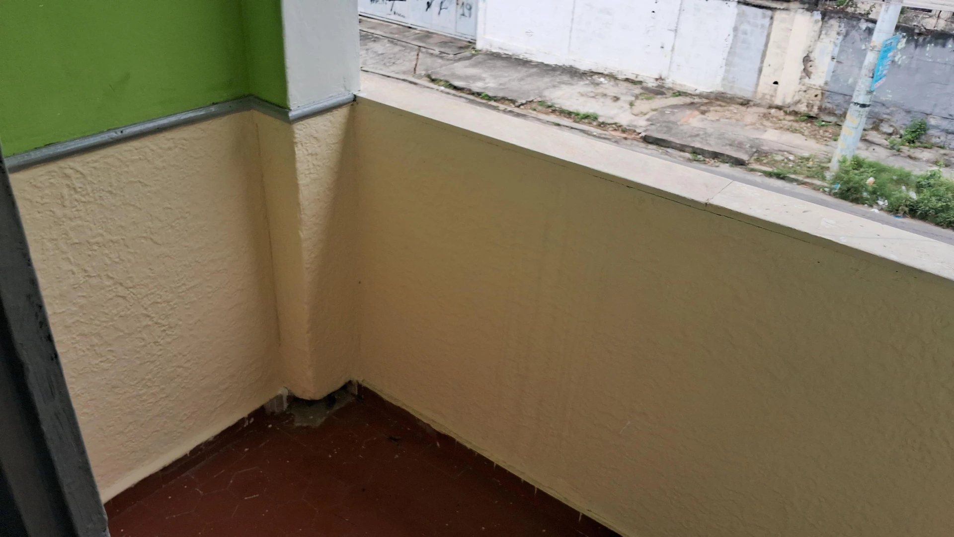 2-bedroom apartment with wood or laminate floors — photo 10