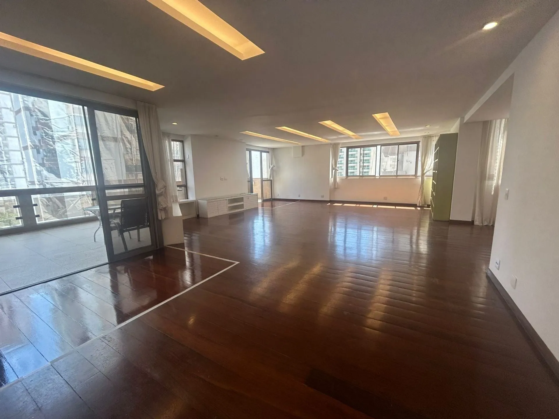Apartment with 4 bedrooms and an enclosed balcony — photo 4