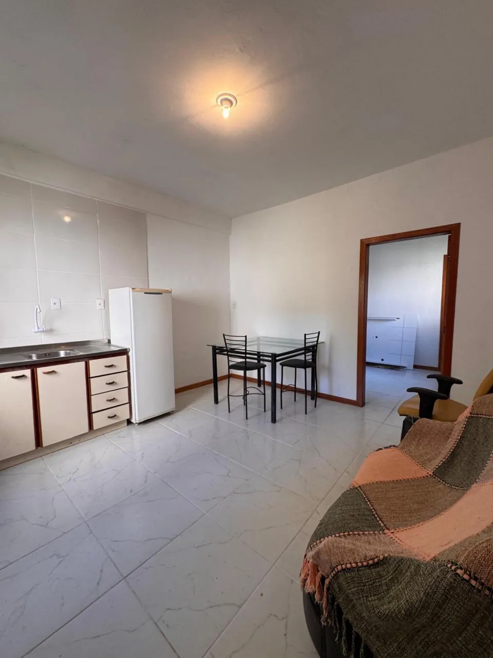 Apartamento de 1 dormitorio y 1 baño con balcón — photo 2