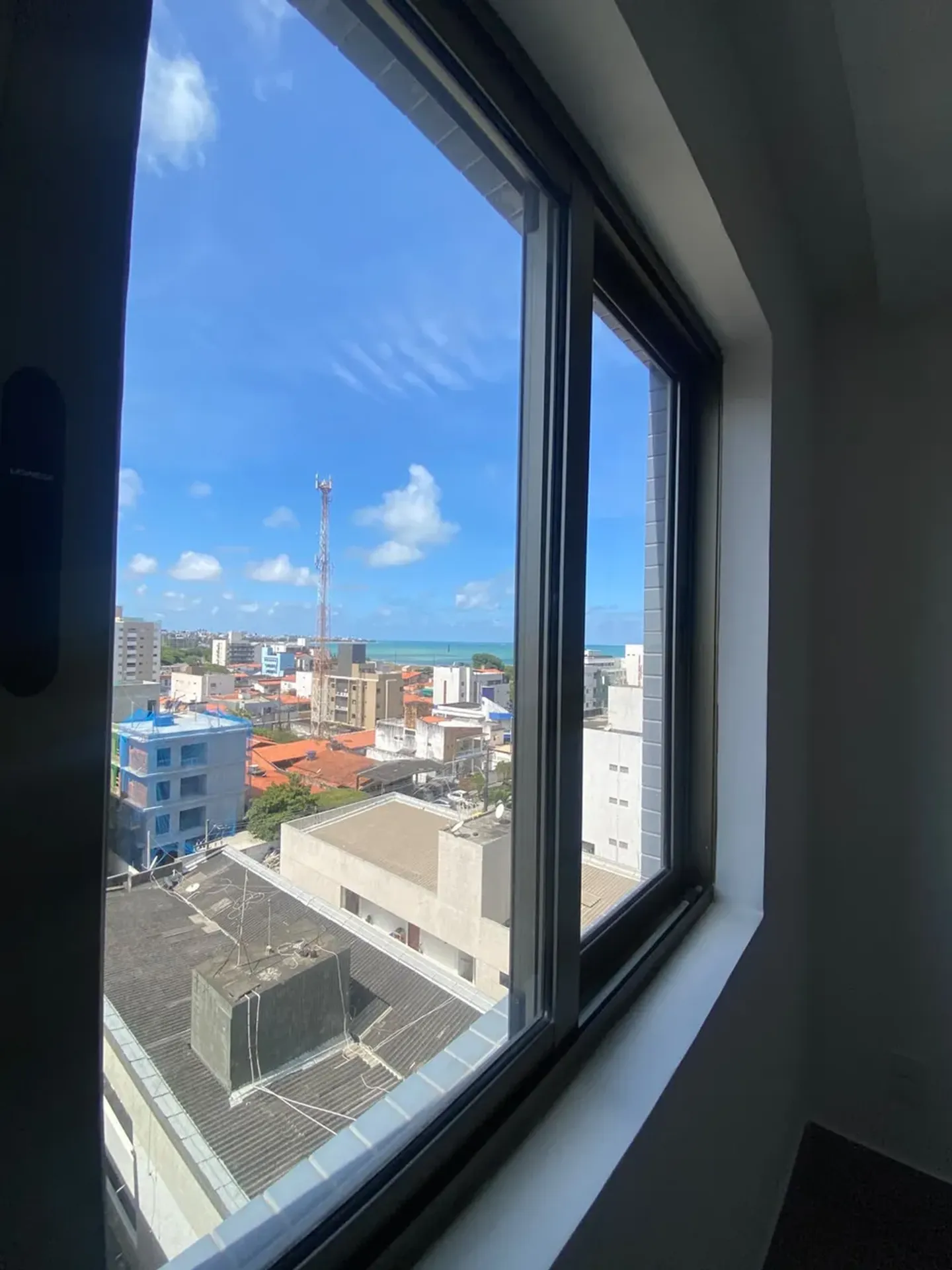 Засклений балкон та 2 спальні: квартира 55 м² — photo 4