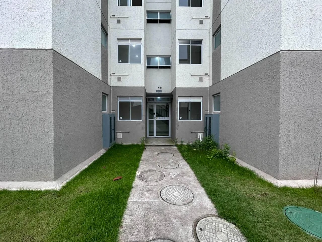 2-bedroom apartment in a building with a gym — photo 7