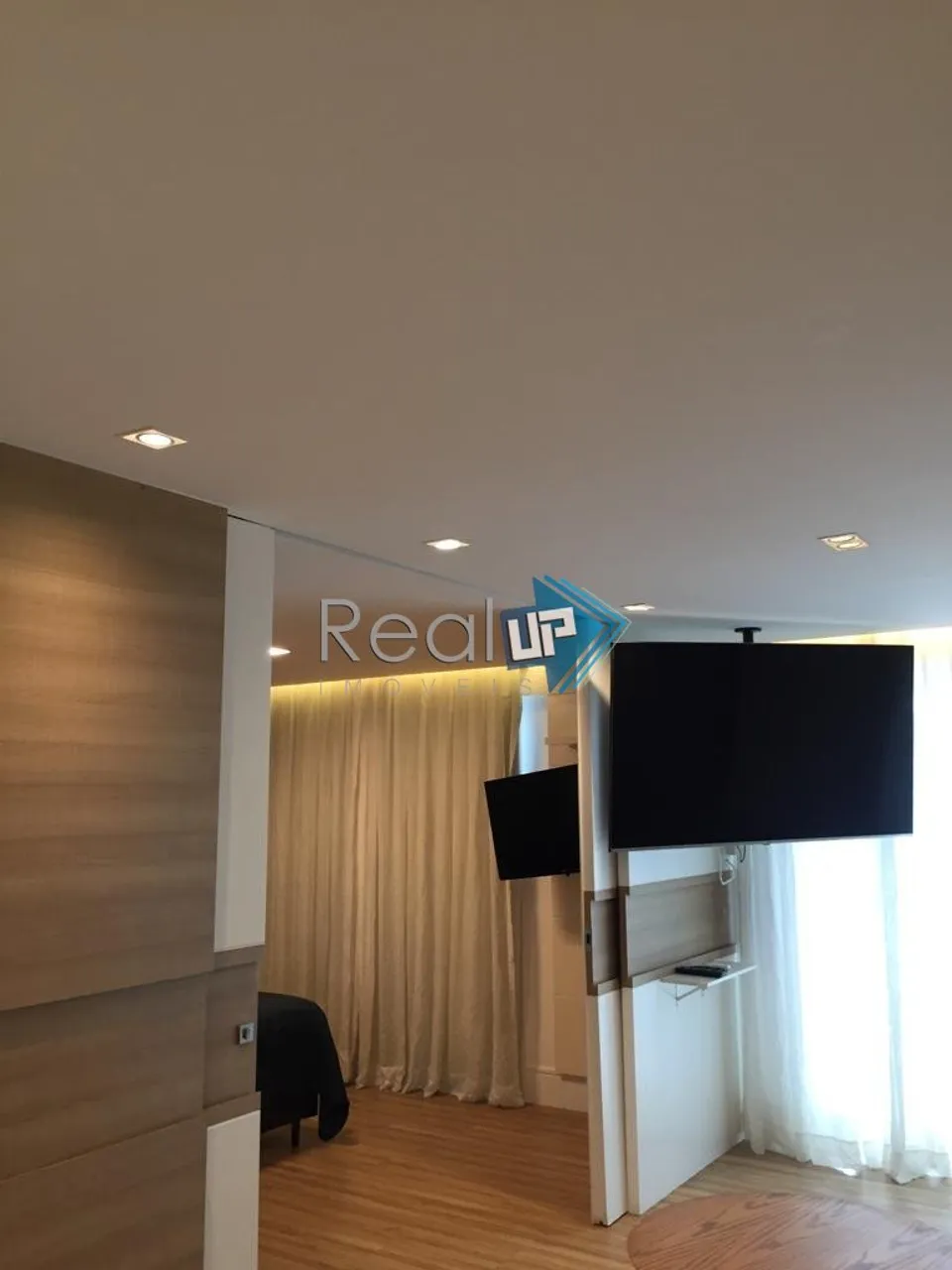 Furnished 2-bedroom apartment with balcony — photo 18