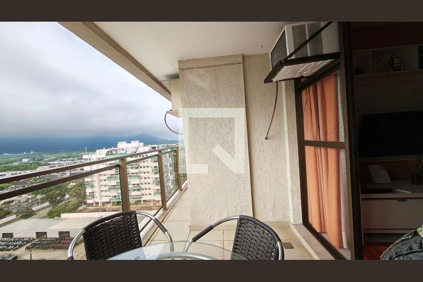One-bedroom apartment with a mountain view — photo 13