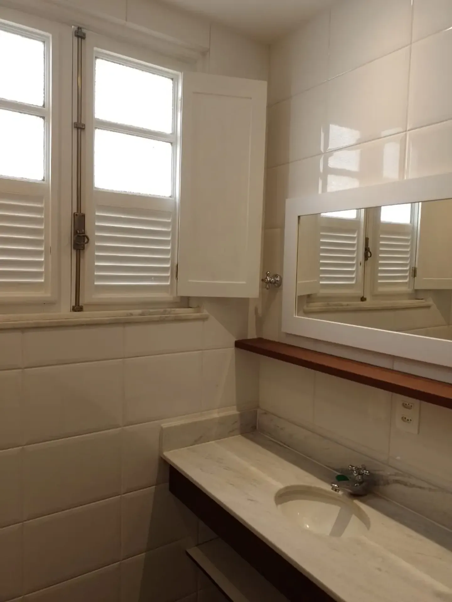 Furnished apartment, 77 m², with a bathtub — photo 12
