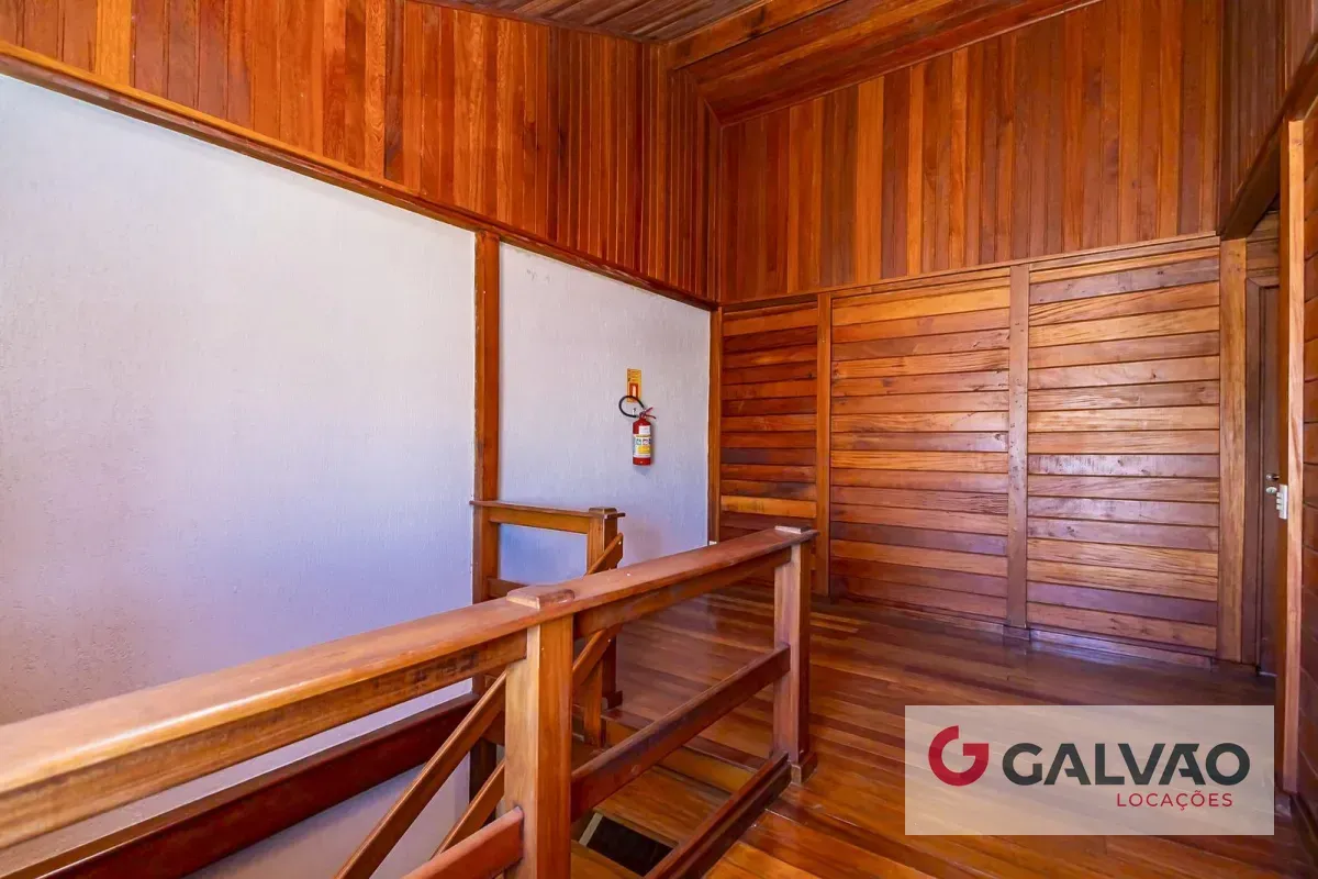 Casa sin amueblar con 3 dormitorios, cocina cerrada y balcón — photo 16