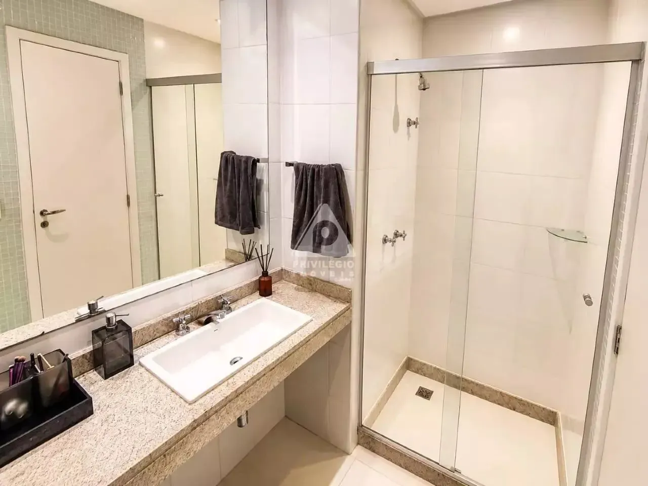 Apartamento mobiliado com 4 quartos e 5 banheiros — photo 22