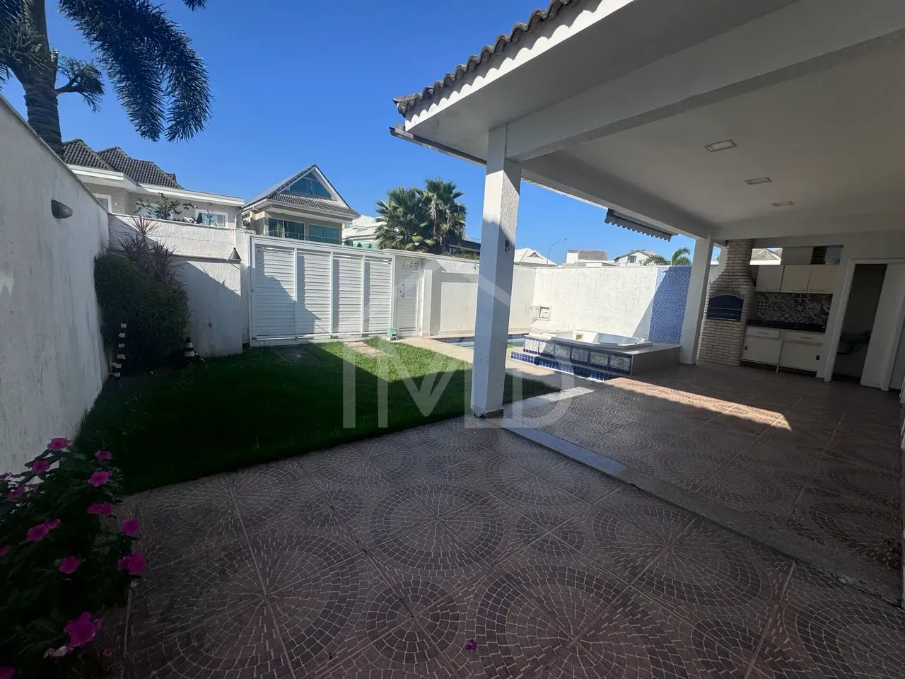 Casa com 4 suítes e 5 banheiros, 320 m² com churrasqueira — photo 16