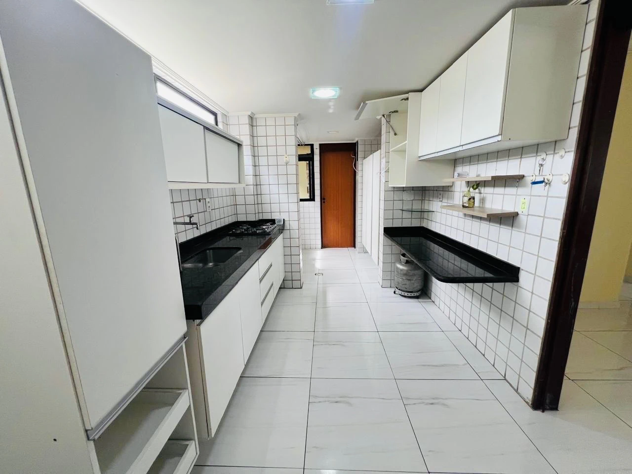 Квартира з 3 спальнями та заскленим балконом — photo 12