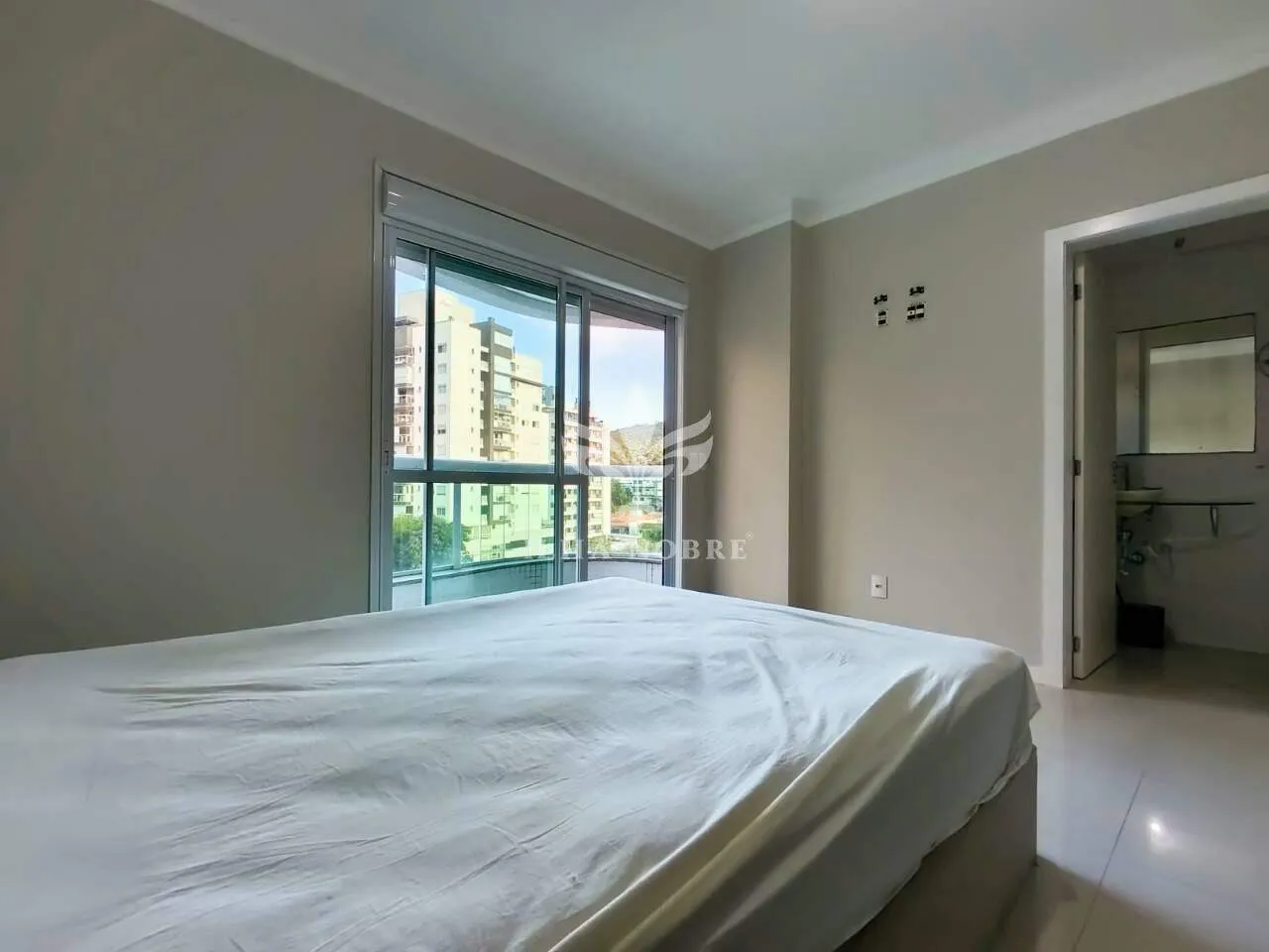 Furnished apartment, 128 m², with a grill on the balcony — photo 31