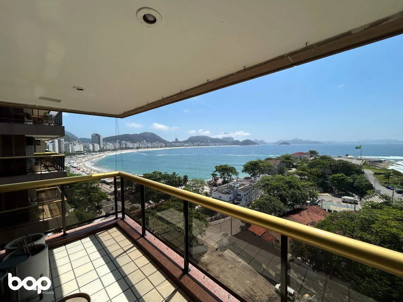 89 m² apartment with a bathtub and a water view — photo 4