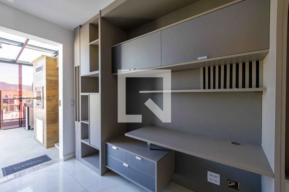 Apartamento mobiliado com 4 quartos e 4 banheiros — photo 62