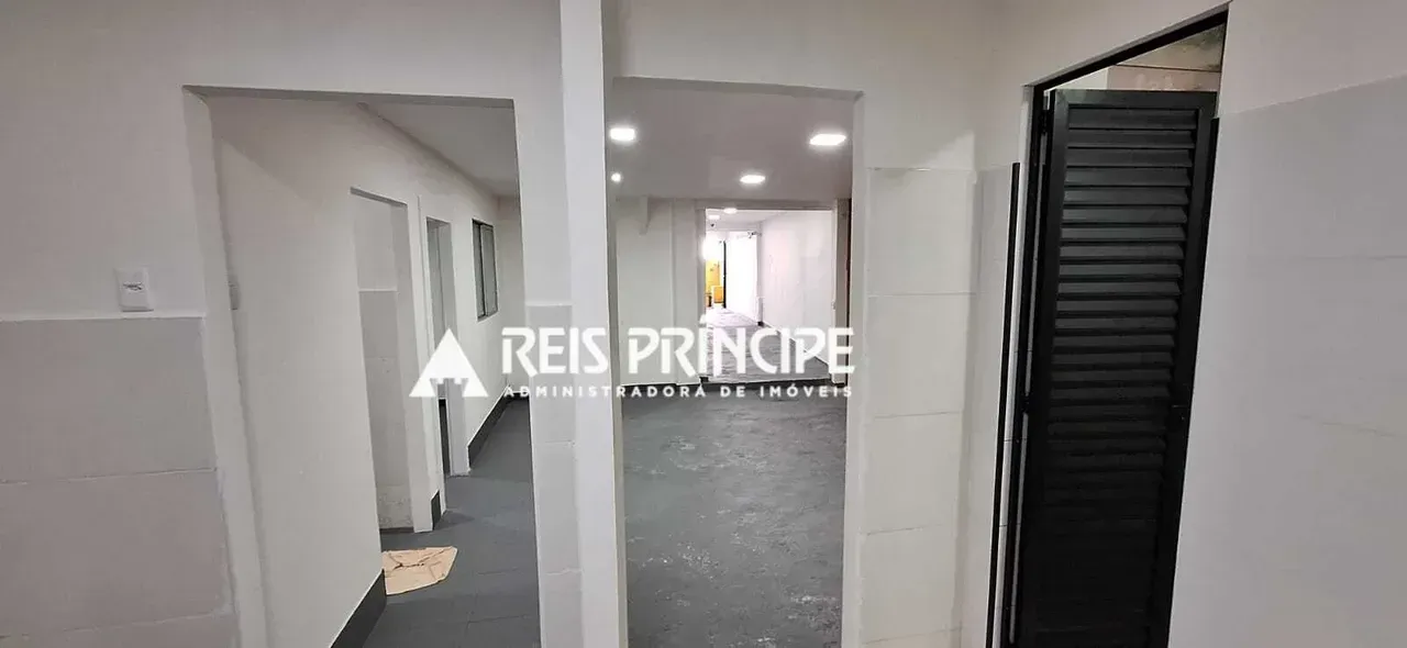 Unfurnished 200 m² house with 5 bedrooms and a balcony — photo 15