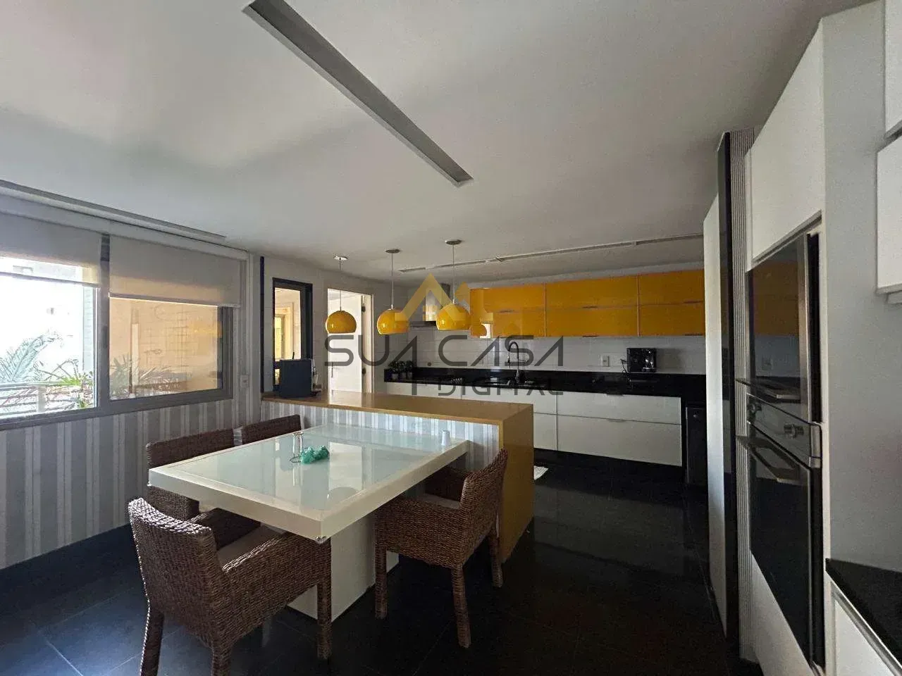 Rental apartment with 4 bedrooms and an open-plan kitchen — photo 13