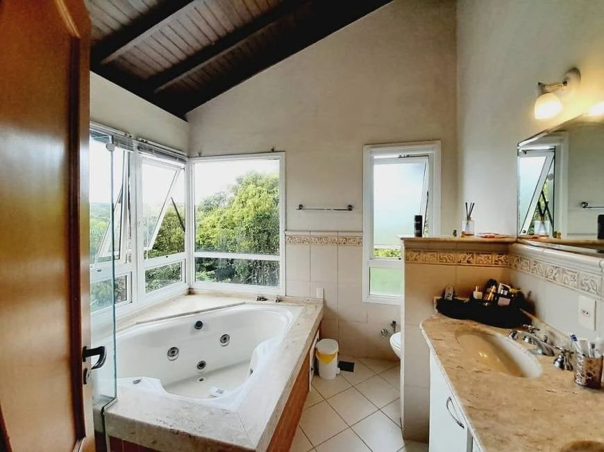 Casa de 244 m² con piscina privada y bañera — photo 12