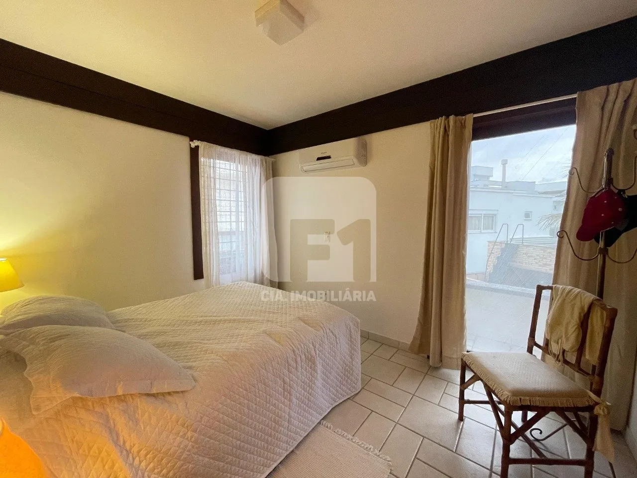 Furnished 350 m² house with 6 bedrooms and 3 suites — photo 10