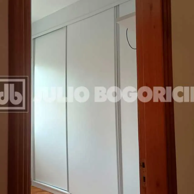 Floor-to-ceiling windows in a 2-bedroom apartment, 80 m² — photo 9