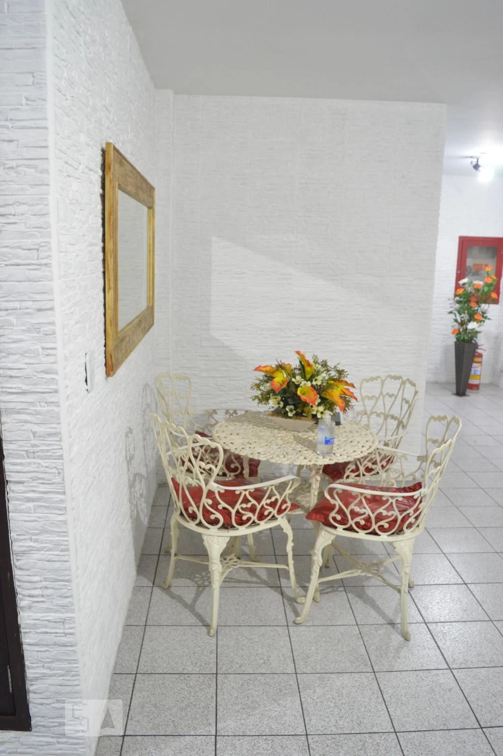 Furnished 2-bedroom apartment with private BBQ — photo 33