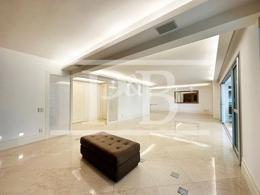 Apartamento com 2 quartos e varanda de vidro fechada — photo 7