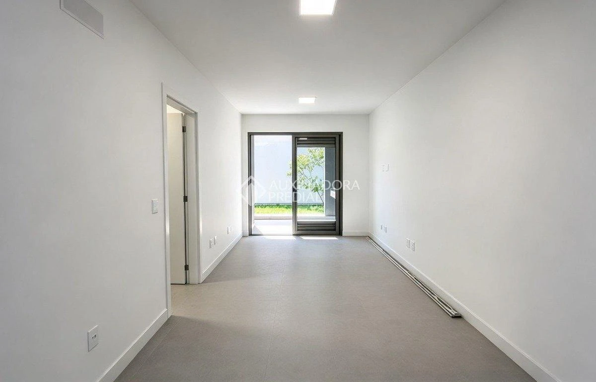 Apartment, 92 m², with floor-to-ceiling windows