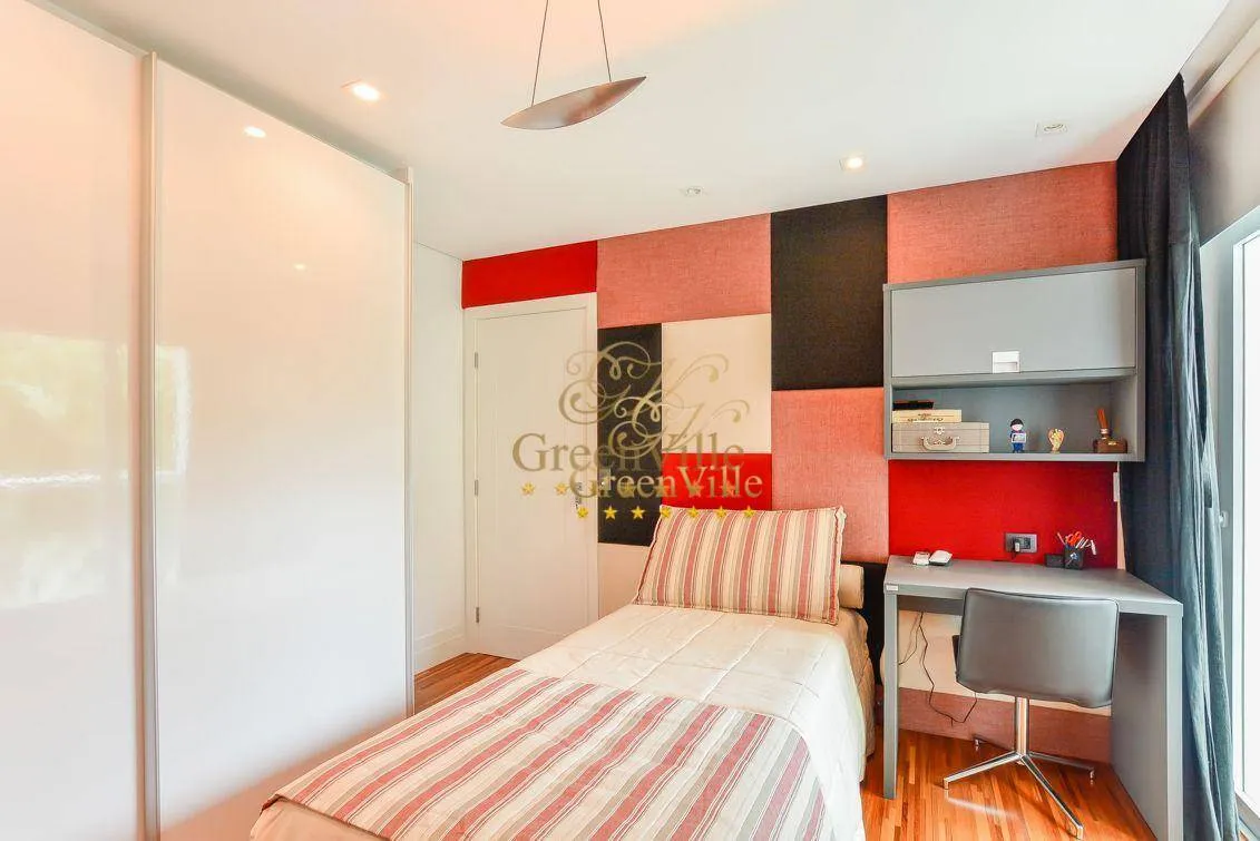 House with 4 en-suite bedrooms and private BBQ — photo 45