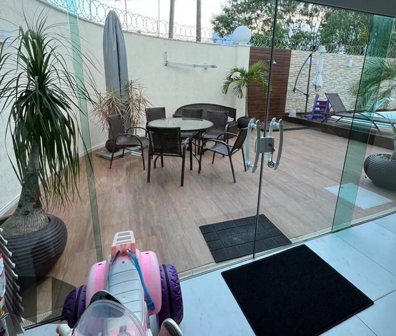 Furnished condominium house with 4 bedrooms and 5 baths — photo 16
