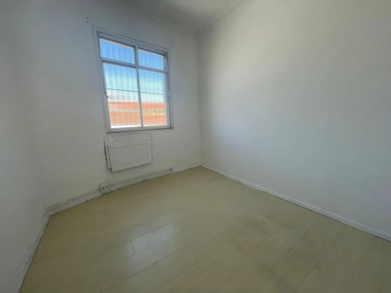 Unfurnished 2-bedroom apartment with a separate kitchen — photo 3