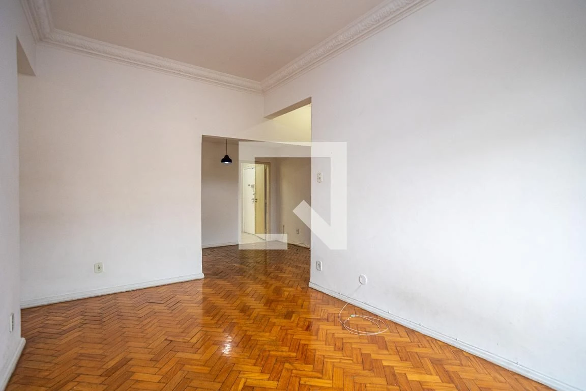 Wood or laminate floors in a 3-bedroom apartment, 85 m² — photo 31