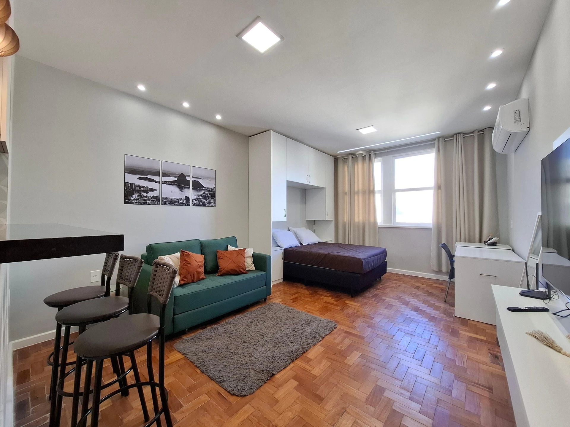 Apartamento mobiliado com 1 dormitório e cozinha aberta