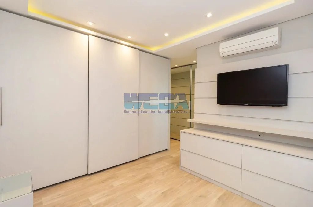 Apartamento com 4 quartos e varanda de vidro fechada — photo 31
