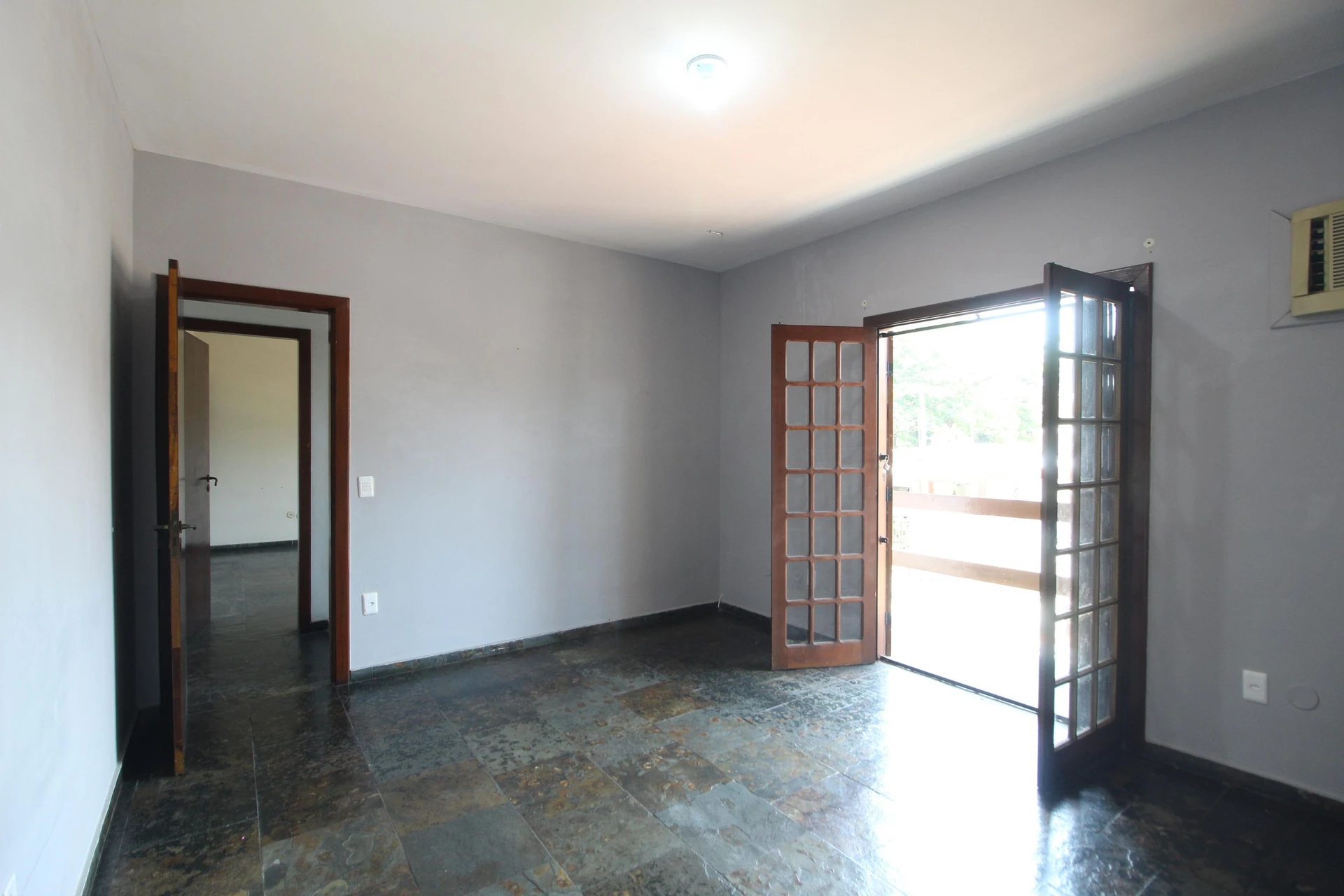 4-bedroom house with a bathtub in Rio de Janeiro — photo 11