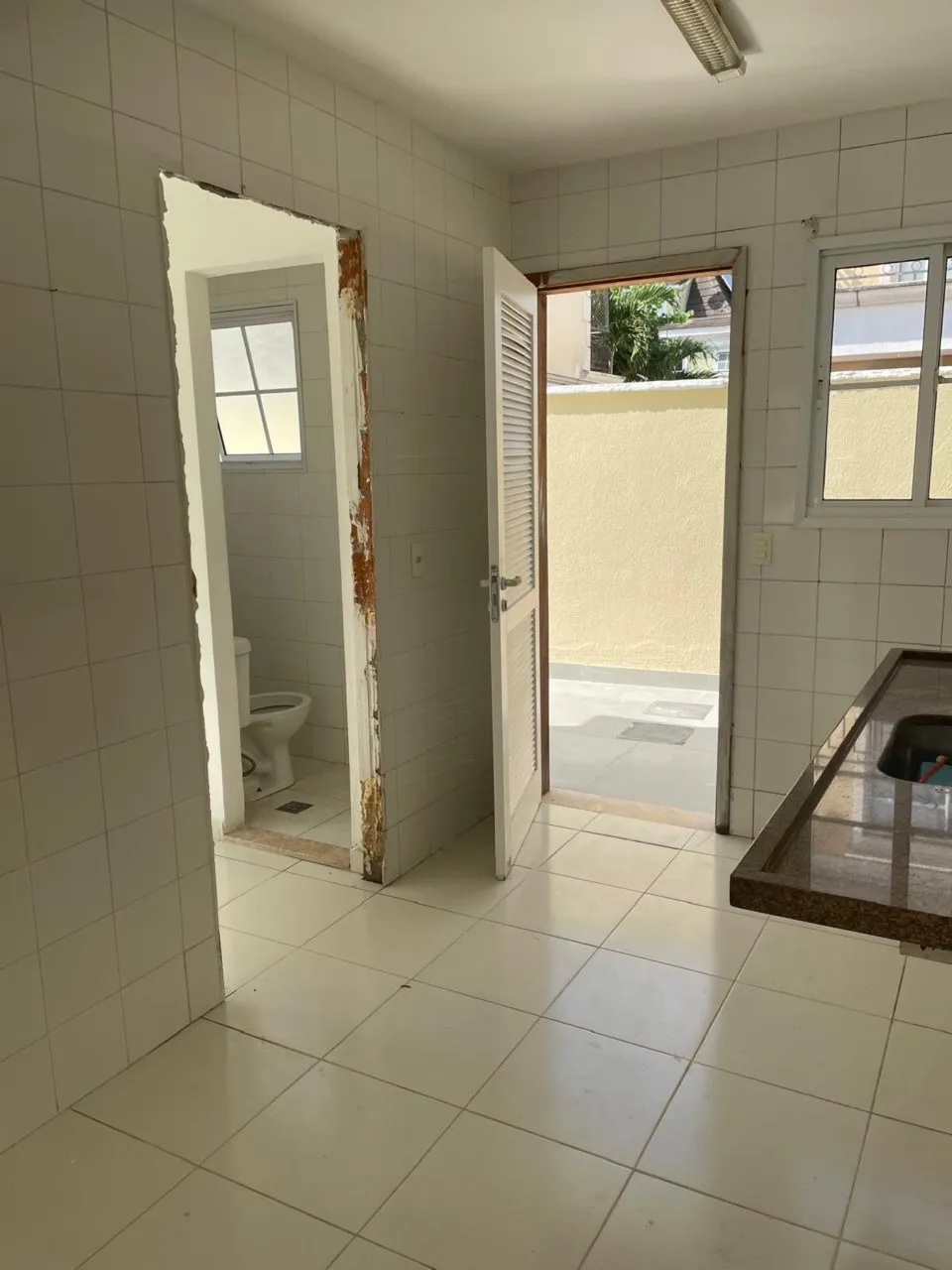 House with 5 bedrooms and 4 bathrooms, closed kitchen — photo 5