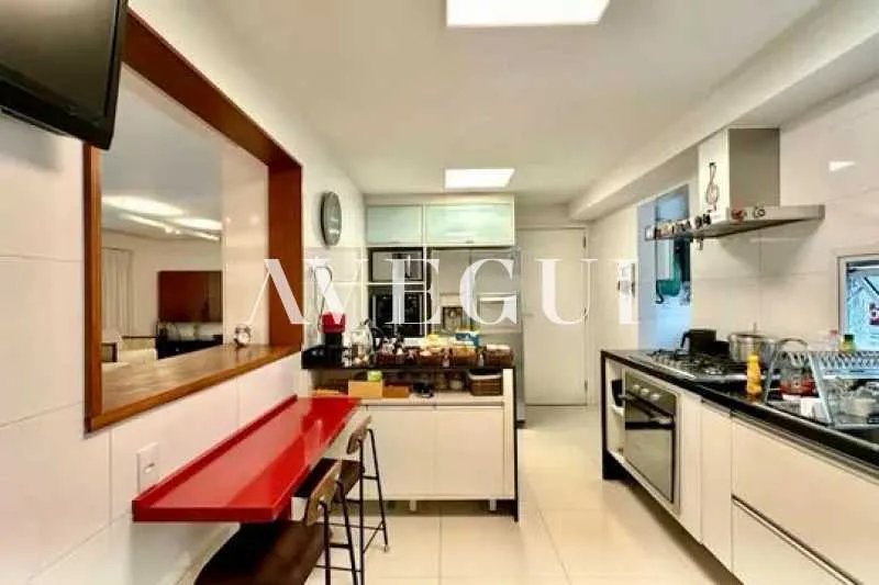 4-bedroom apartment with a private BBQ — photo 10