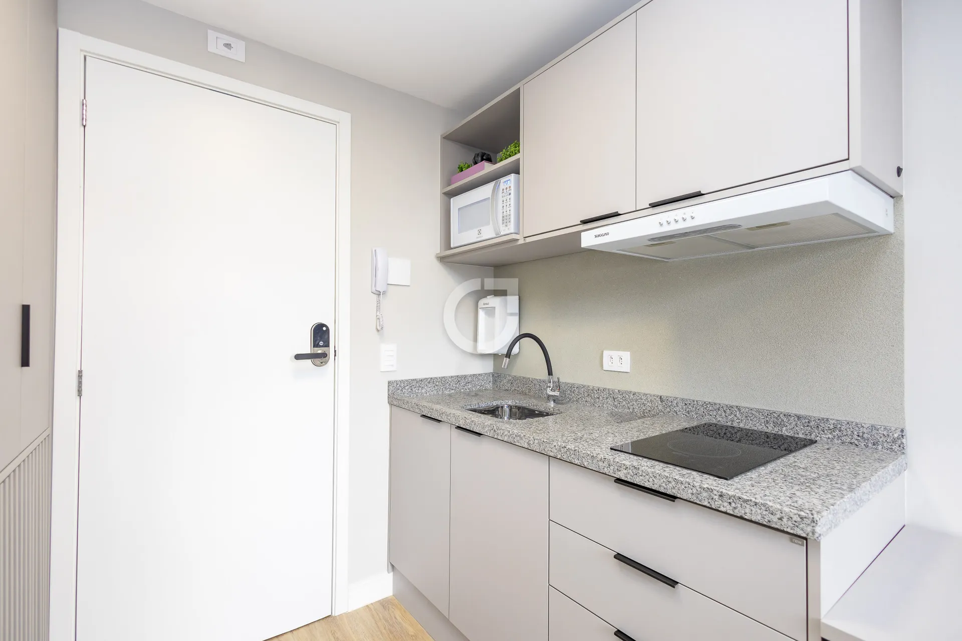 Furnished 1-bedroom apartment with open-plan kitchen — photo 7