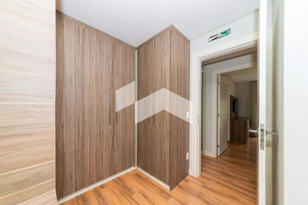 3-bedroom apartment in a building with a gym — photo 7