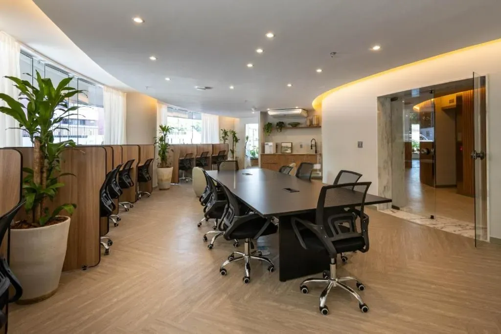 Floor-to-ceiling windows in a one-bedroom apartment, 40 m² — photo 20