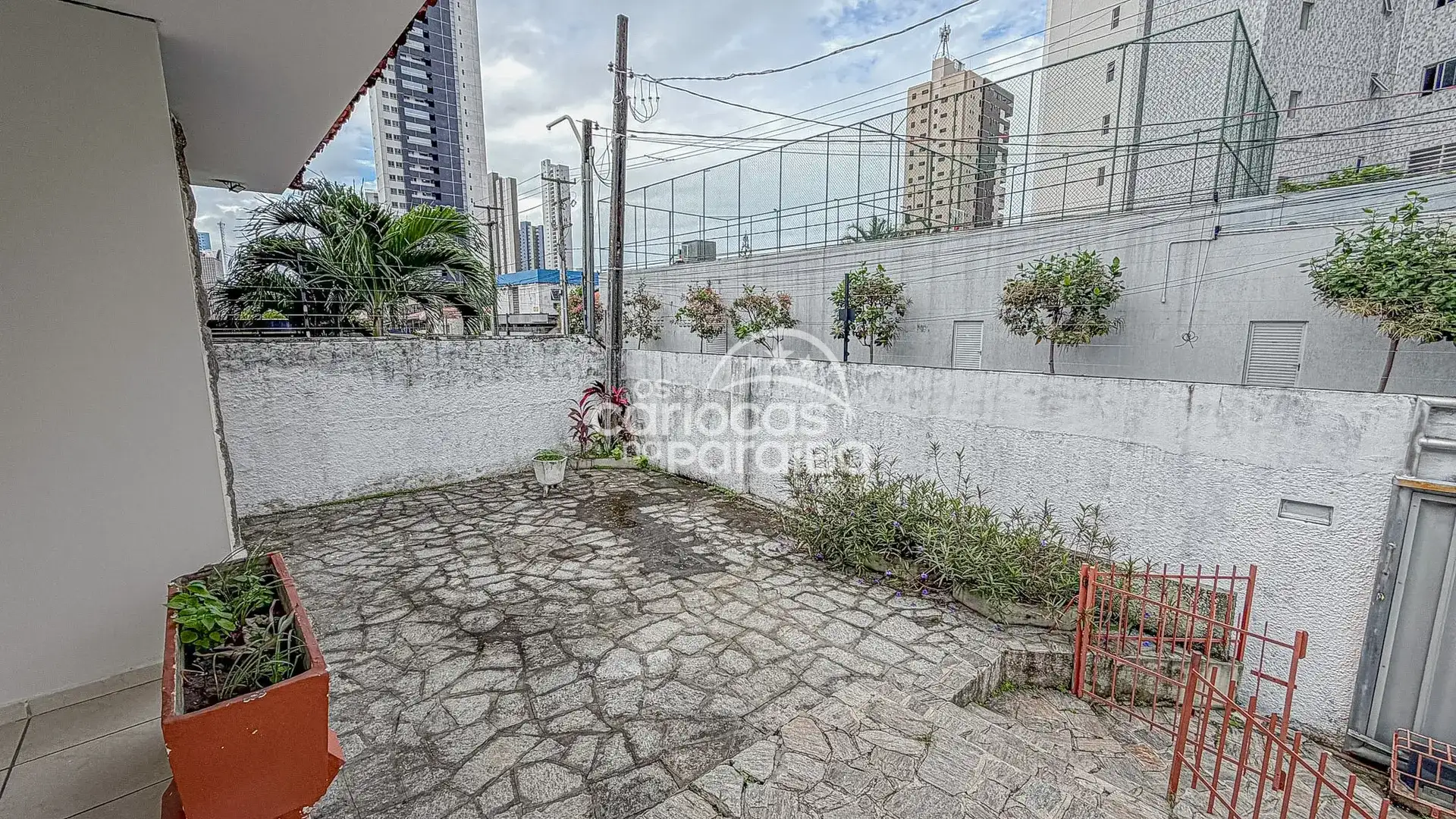 Casa con 3 suites y 5 plazas de garaje con jardín — photo 11