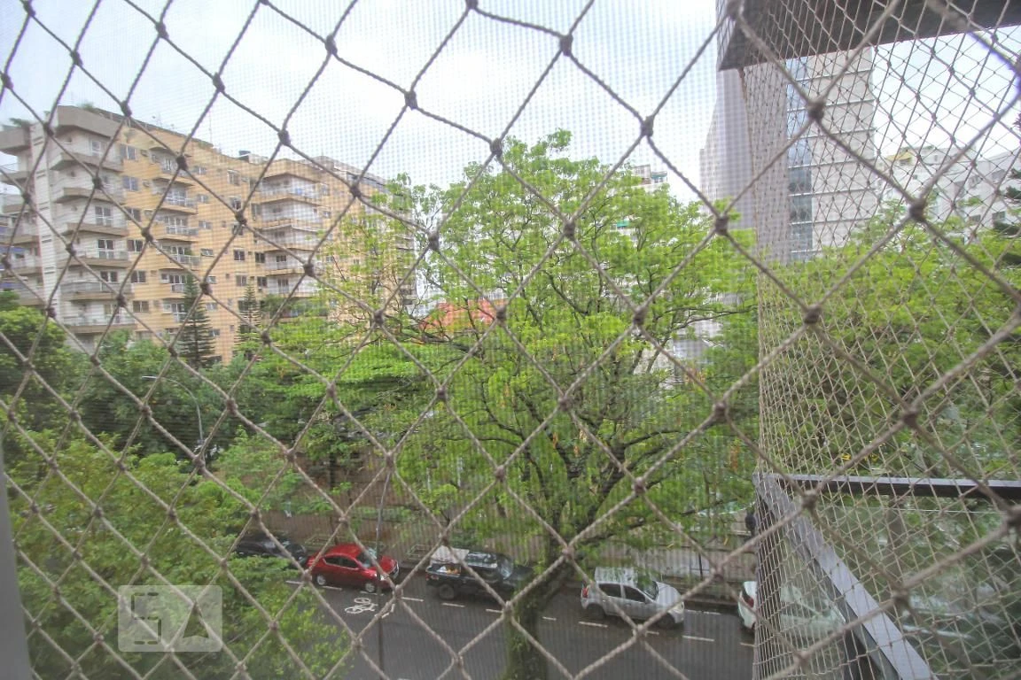 3-bedroom apartment with a glass-enclosed balcony — photo 74
