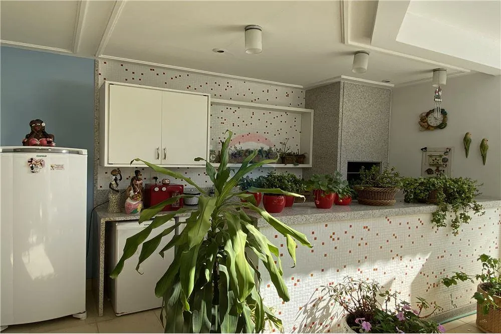Furnished house with 4 bedrooms and 508 m² — photo 38
