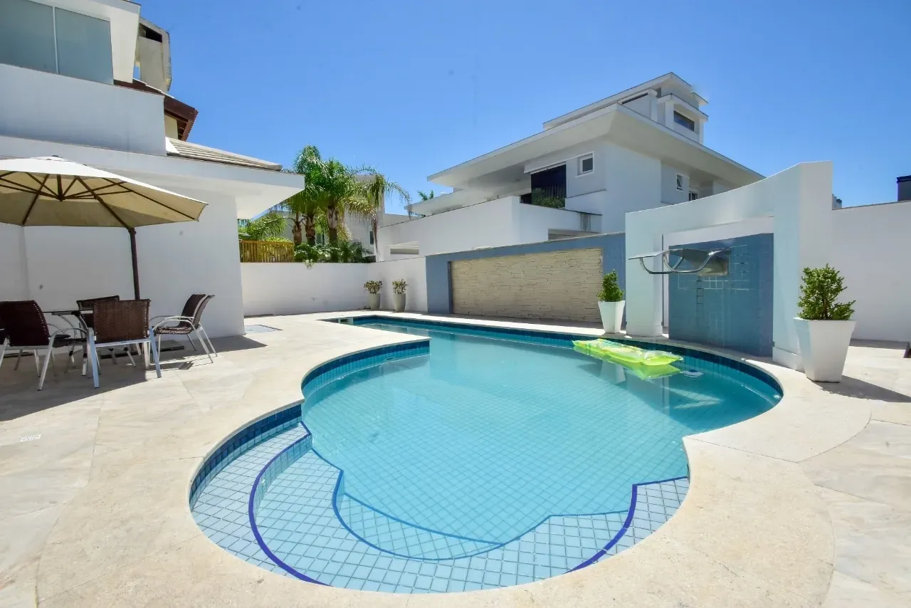 Casa mobiliada com 4 suítes e piscina aberta — photo 86