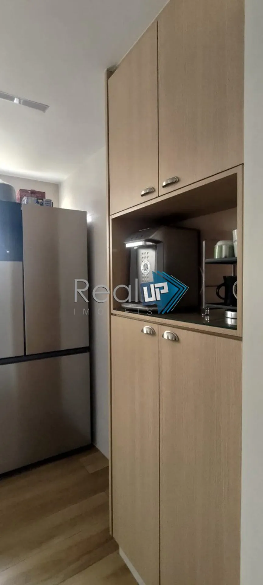 Unfurnished apartment with 3 bedrooms and a glazed balcony — photo 46