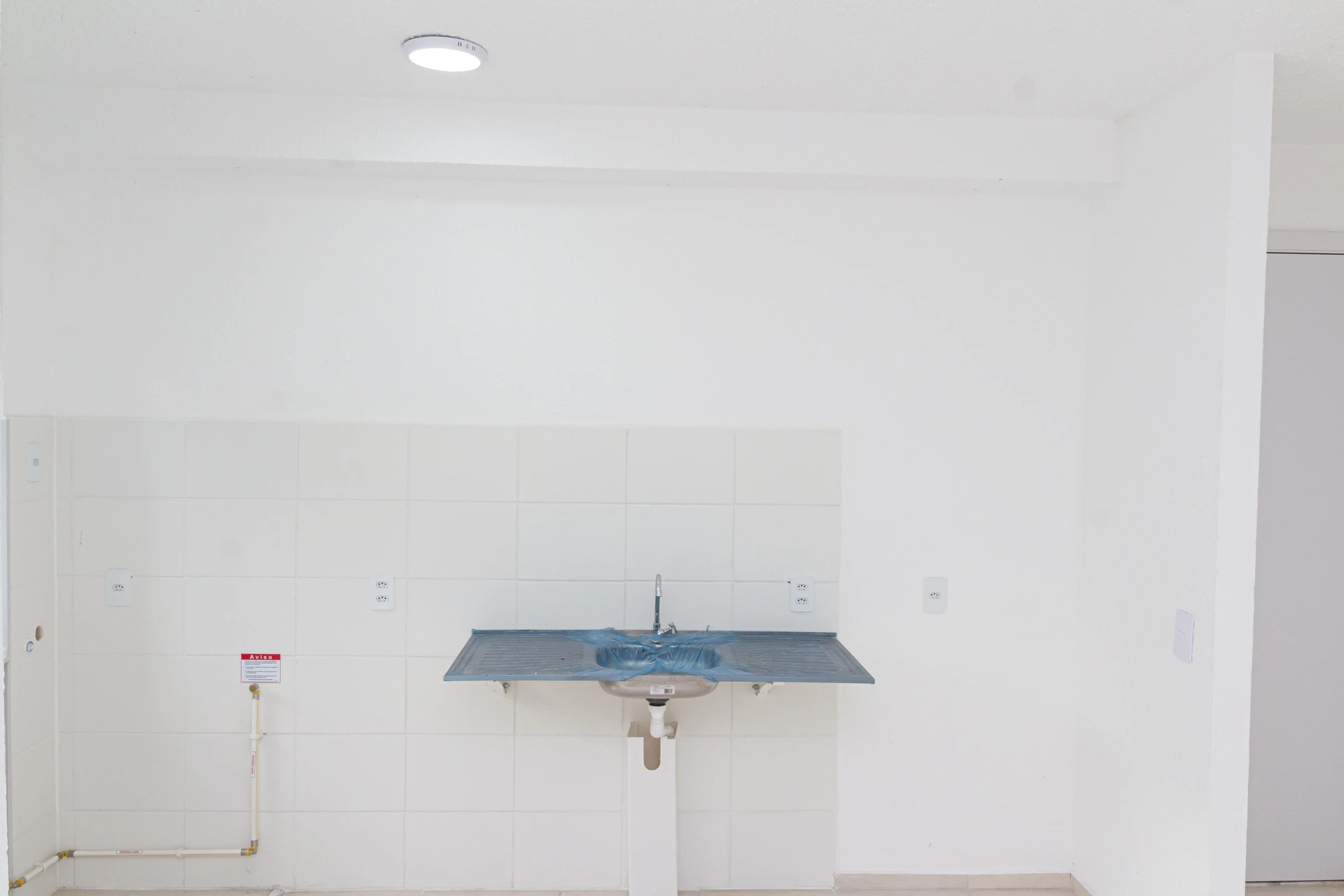 Apartamento de 2 habitaciones con balcón y jardín privado — photo 12